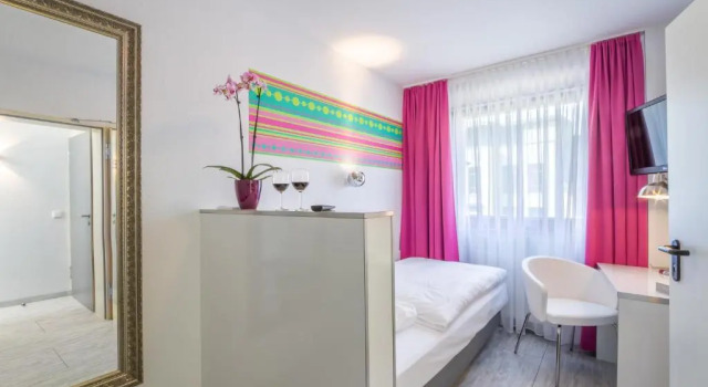 Номер Comfort Hotel ladresse garni