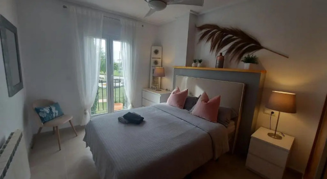 Апартаменты Beautiful 2 Bedroom Apartment with Stunning Views Over The Gardens - ER1712