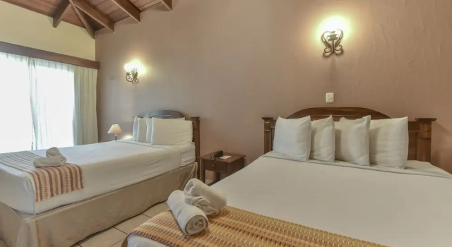 Четырёхместный номер Superior La Riviera Hotel