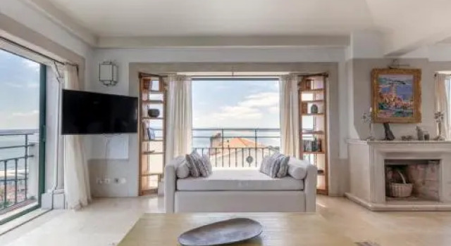 Penthouse Terrace 360º Lisbon View 1 by Lisbonne Collection, Забронировать Отель Санта-Мария-Майор Лиссабон, рядом с Money Museum