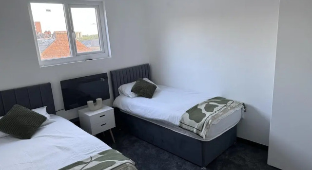 City Apartment Sleeps 5 With Parking