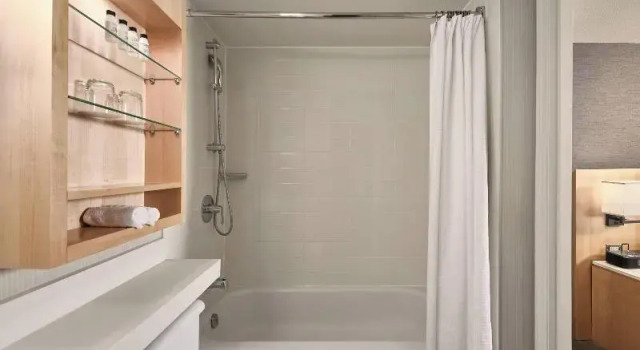 Двухместный семейный номер Standard с балконом Delta Hotels by Marriott Whistler Village Suites