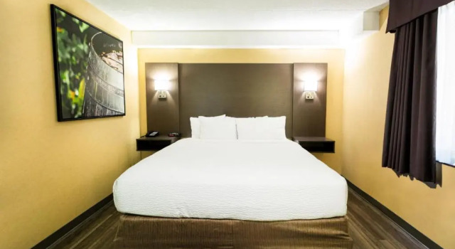 Номер Standard Days Inn by Wyndham Fallsview