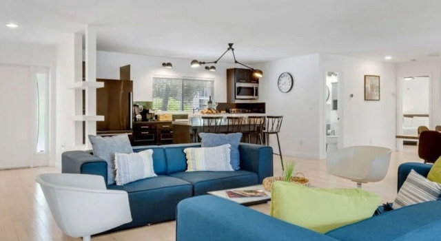 Luxe Lakefront Mansion Waterfront, Pompano Beach, Rezerwuj Hotel Hotele w Broward County z parkingiem, Parking