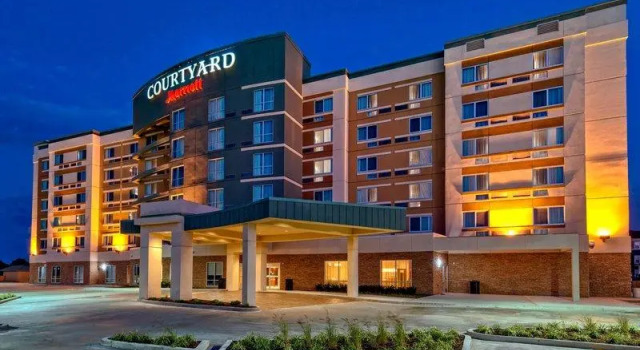 Четырёхместный полулюкс Courtyard Westbury Long Island