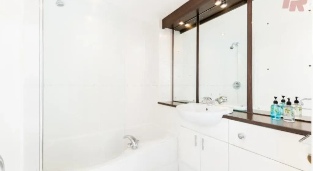 Апартаменты Central Massplaza 2 Bedroom Apartment - Parking & Balcony - Air Conditioned