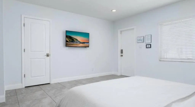 Bayshore Breeze 3 - King Bed, Kitchen, Parking, Забронировать Отель Форт-Лодердейл Broward County, рядом с DC Alexander Park