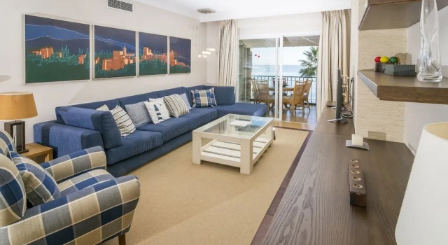 HB First beach line apartment in Hacienda beach Roomservice