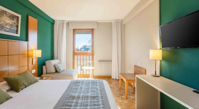 Трёхместный номер Standard Gran Hotel de Jaca