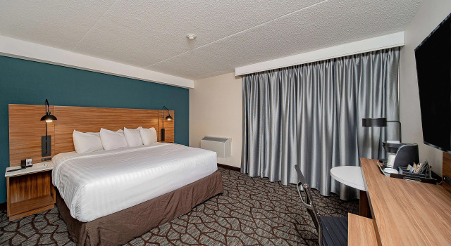 Wyndham Garden Niagara Falls Fallsview, Забронировать Отель Отели Ниагара Фолс с парковкой, рядом с Крытый аквапарк Фоллсвью, Парковка