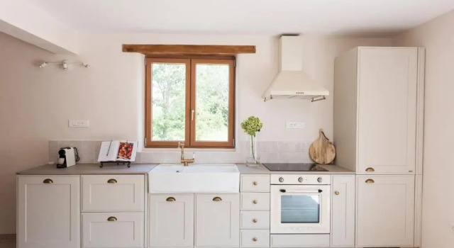 La Petite Ruche, 1 Bedroom Gite in the Luberon (Adults Only), Забронировать Апартаменты/квартира Апт Route de la Lavande