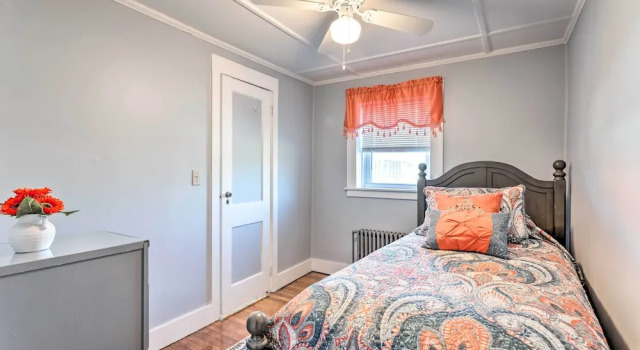 Newport House < 3 Mi to Beaches & Bowens Wharf!, Забронировать Дом для отпуска Ньюпорт штат Род-Айленд, рядом с Музей истории Ньюпорта