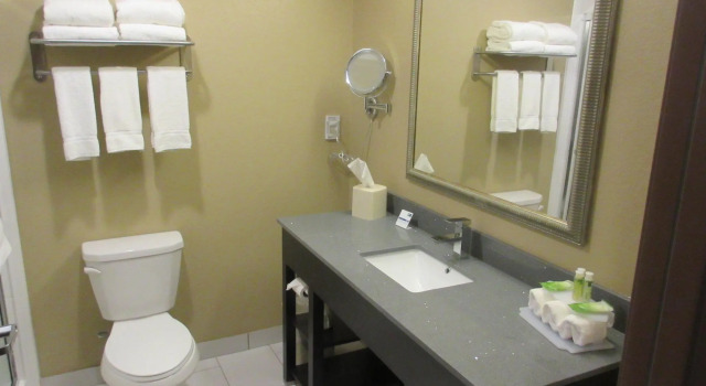 Четырёхместный номер Standard Holiday Inn Express & Suites Butler by IHG