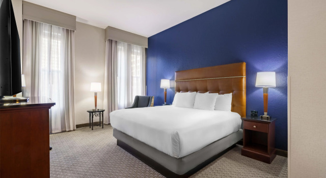 Номер Deluxe Drury Plaza Hotel New Orleans