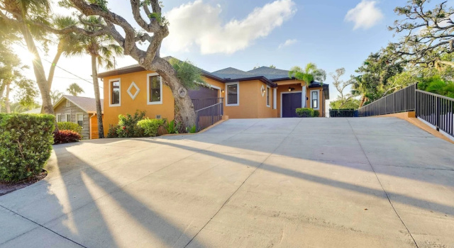 Коттедж Elegant Venice Home w/ View - Walk to Beach!