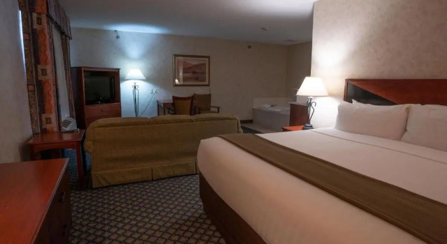 Двухместный люкс Deluxe Miles City Hotel & Suites