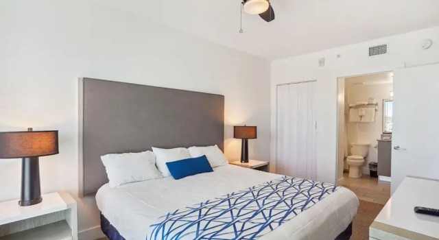 Oceana 301 East