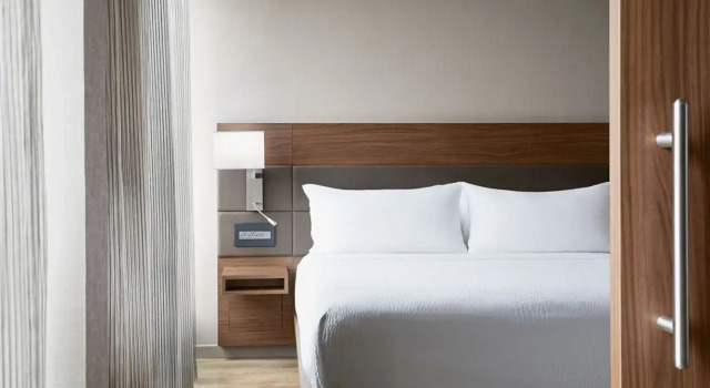 Люкс AC Hotel by Marriott Bloomington Mall of America