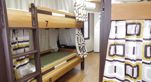 Кровать в общем номере guest house Sora