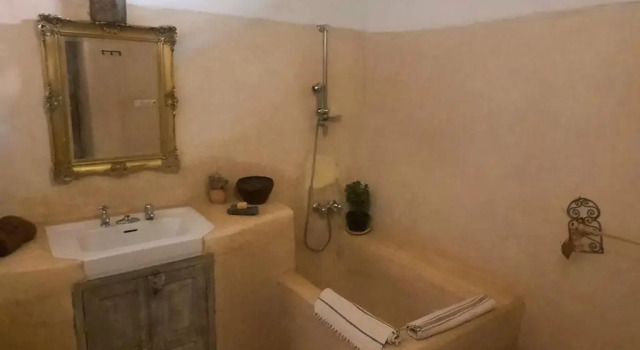 Полулюкс Maison dHôtes Irocha