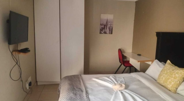 Номер Standard Cozy guestrooms in Midrand 1
