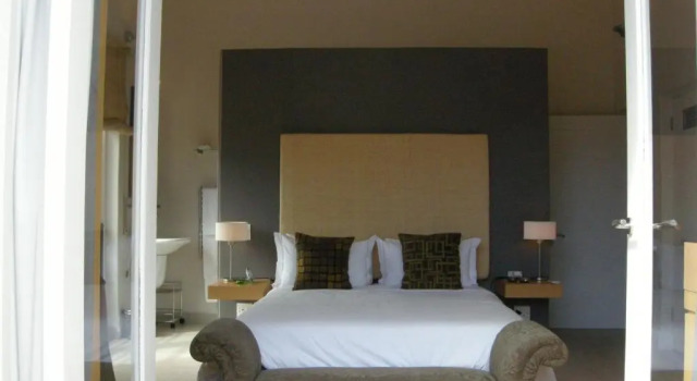 Двухместный номер Deluxe с балконом Four Rosmead Boutique Guesthouse