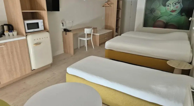 Трёхместный номер Standard с балконом Hotel Corbie Geel