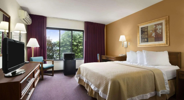 Двухместный номер Standard Ramada by Wyndham Pittsburgh/New Stanton