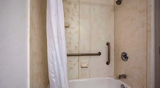Четырёхместный люкс Country Inn & Suites by Radisson, Marion, IL