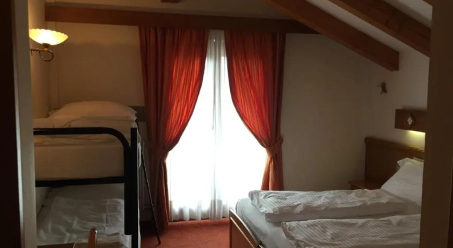 Четырёхместный номер Economy Hotel Collini