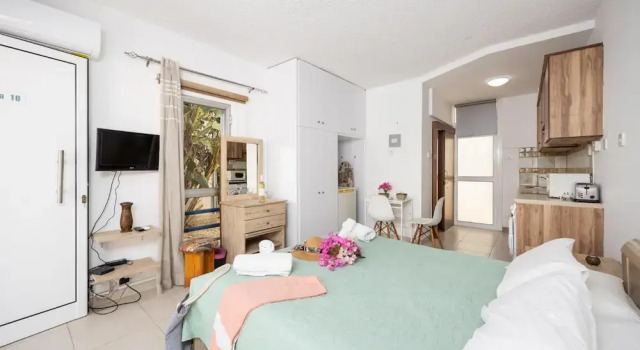 Emilia 10 With 1 Bedrooms and 1 Bathrooms
