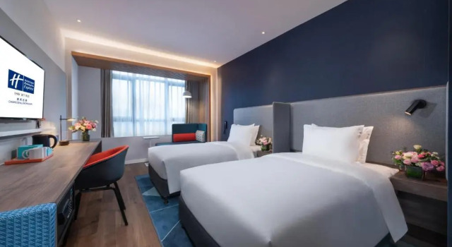 Двухместный номер Standard Holiday Inn Express Chongqing Zhongxian