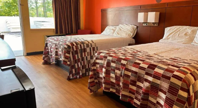 Четырёхместный номер Standard Sunrise Inn By OYO Newport News US-60