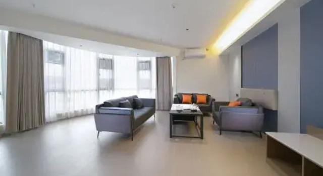 Люкс Deluxe Yeste International Hotel (Yingjiang Bus Passenger Station)