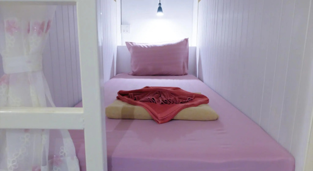 Кровать в общем номере Lanta Residence Boutique