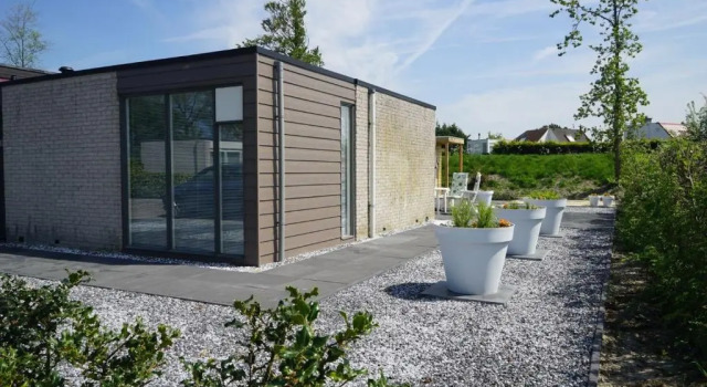 Коттедж Populier 5 Modern bungalow - for the use of the sauna, additional costs are applicable - near the beach - not for companies