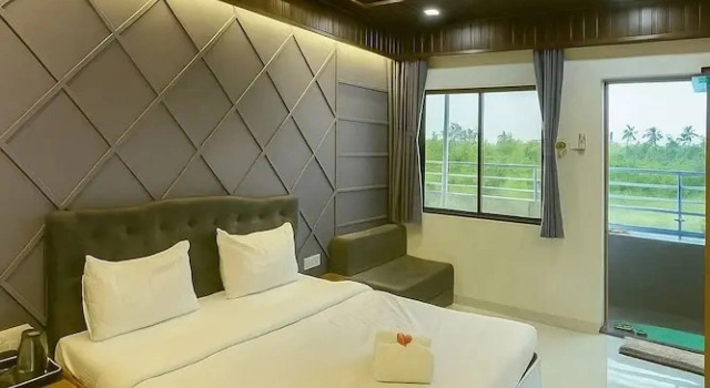 Номер Deluxe River Splash Resort,Karjat