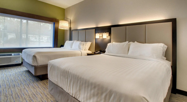 Четырёхместный номер Standard Holiday Inn Express & Suites - Summerville by IHG