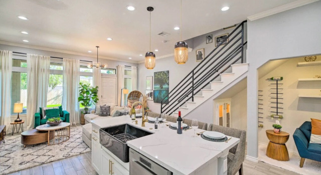 Апартаменты Modern Houston Townhome - 3 Mi to Downtown!