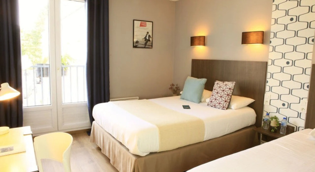 Трёхместный номер Standard Logis Hôtels- Hôtel Marguerite dAnjou Angers château