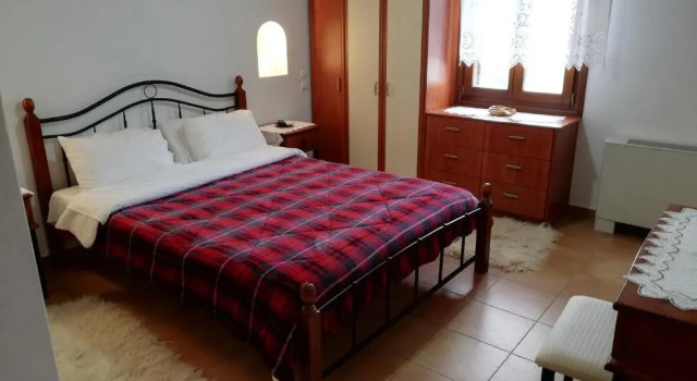 Sunshine house for 9, cozy set up,verandas, sea view.