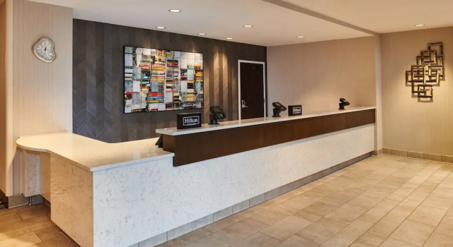 Holiday Inn Raleigh (Crabtree Valley Mall), Забронировать Отель Роли Raleigh-Durham Metropolitan Area
