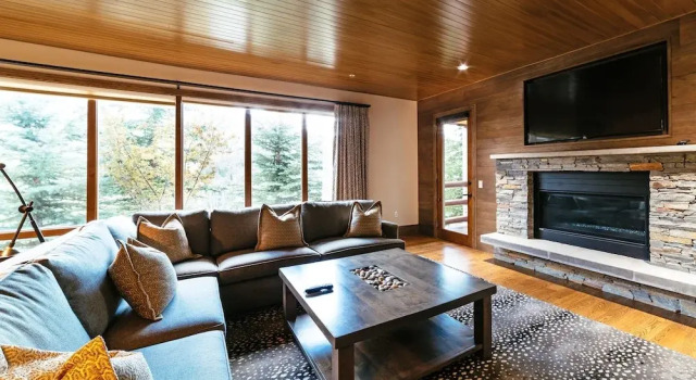 Люкс Luxury Four Bedroom Suite with Three Hot Tubs