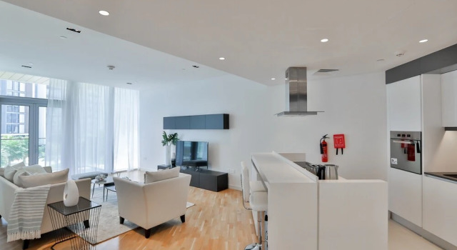Driven Holiday Homes-Blue Waters Building4, Забронировать Отель Отели Эмирата Дубая с парковкой, рядом с Jumeirah Beach Residence Tram Station 2, Парковка
