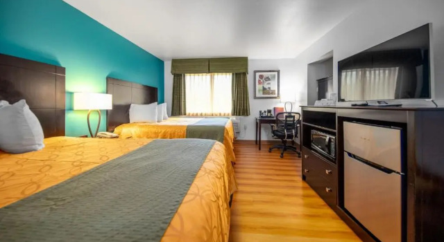 Четырёхместный номер Standard Sunset Motel Hood River