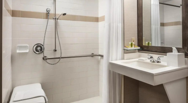 Двухместный номер для гостей с ограниченными возможностями Hilton Boston Logan Airport