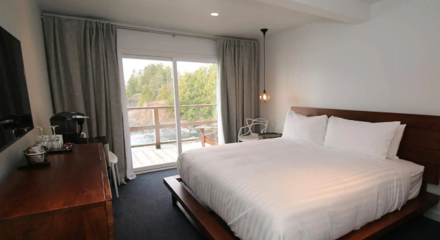 Duffin Cove Oceanfront Lodging