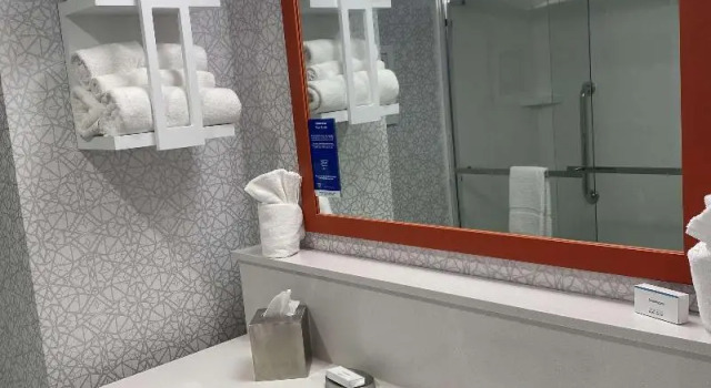 Standard Sechser Zimmer Hampton Inn & Suites Olean, Ny