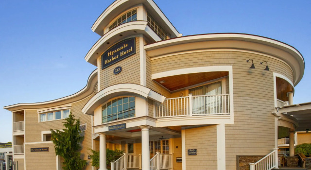 Hyannis Harbor Hotel