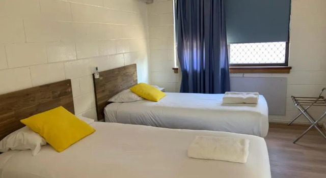 Апартаменты Plainsman Motel